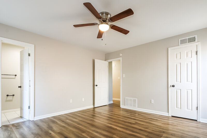 1,815/Mo, 6170 Chickasaw Dr Olive Branch, MS 38654 Main Bedroom View 2