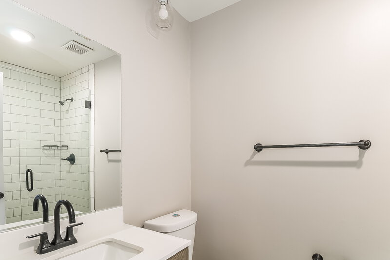 1,815/Mo, 6170 Chickasaw Dr Olive Branch, MS 38654 Main Bathroom View