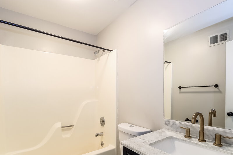 1,815/Mo, 6170 Chickasaw Dr Olive Branch, MS 38654 Bathroom View