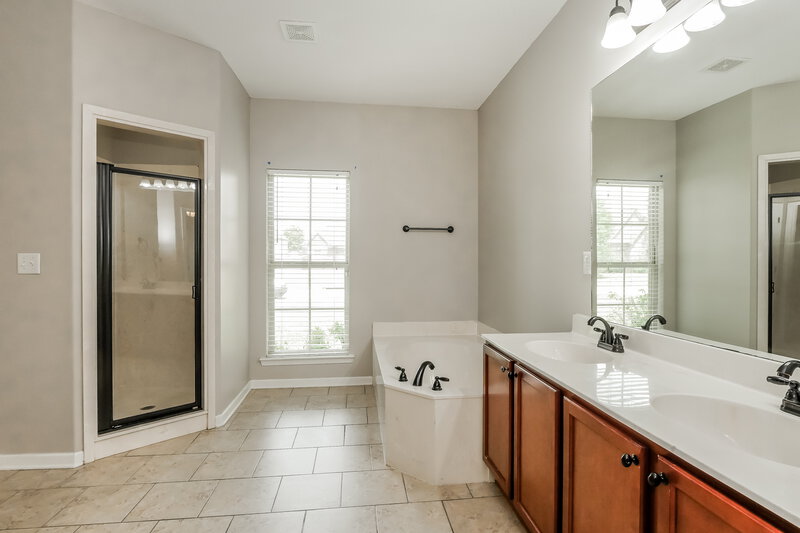 2,120/Mo, 170 Misty Fields Rd Oakland, TN 38060 Main Bathroom View