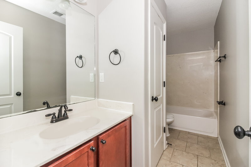 0/Mo, 170 Misty Fields Rd Oakland, TN 38060 Bathroom View