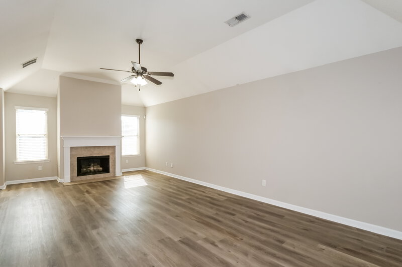 1,700/Mo, 40 Willow Springs Dr Oakland, TN 38060 Living Room View