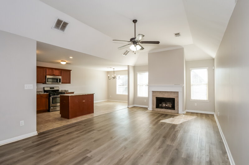 1,700/Mo, 40 Willow Springs Dr Oakland, TN 38060 Living Room View 2