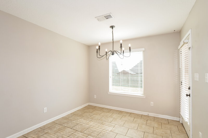 1,700/Mo, 40 Willow Springs Dr Oakland, TN 38060 Dining Room View