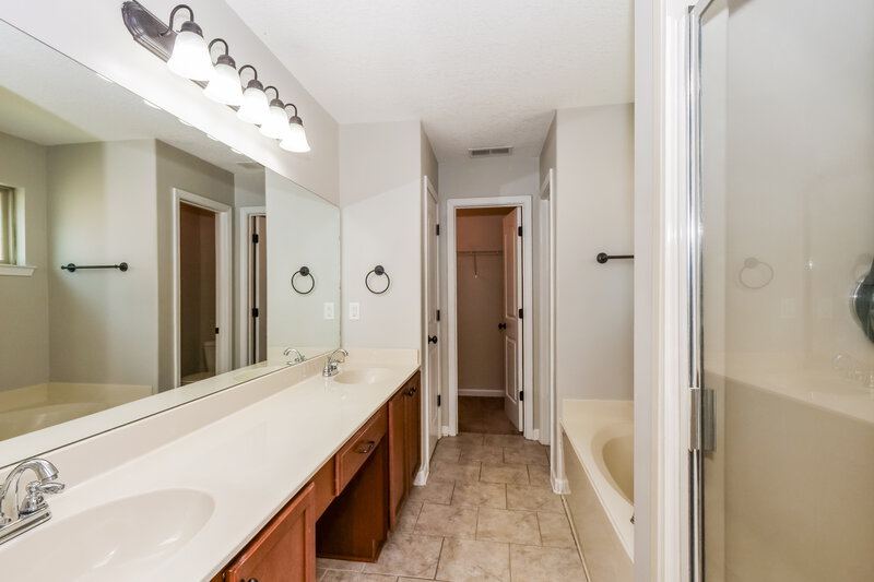 1,700/Mo, 40 Willow Springs Dr Oakland, TN 38060 Main Bathroom View