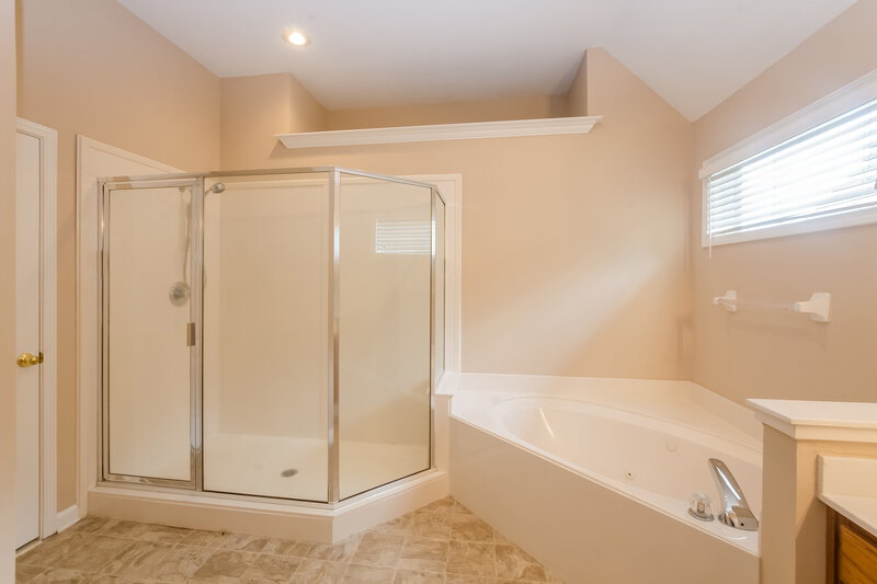 1,785/Mo, 1463 Far Dr Cordova, TN 38016 Master Bathroom View