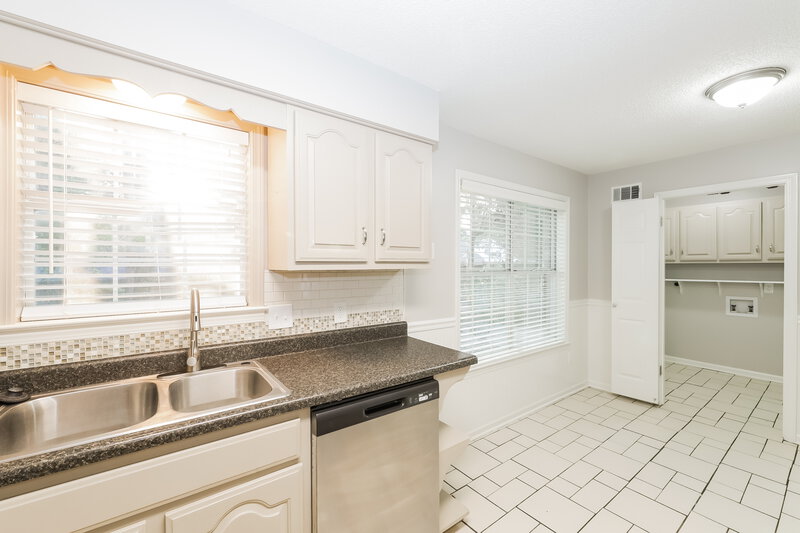 1,745/Mo, 6299 Cherokee Dr Olive Branch, MS 38654 Kitchen View
