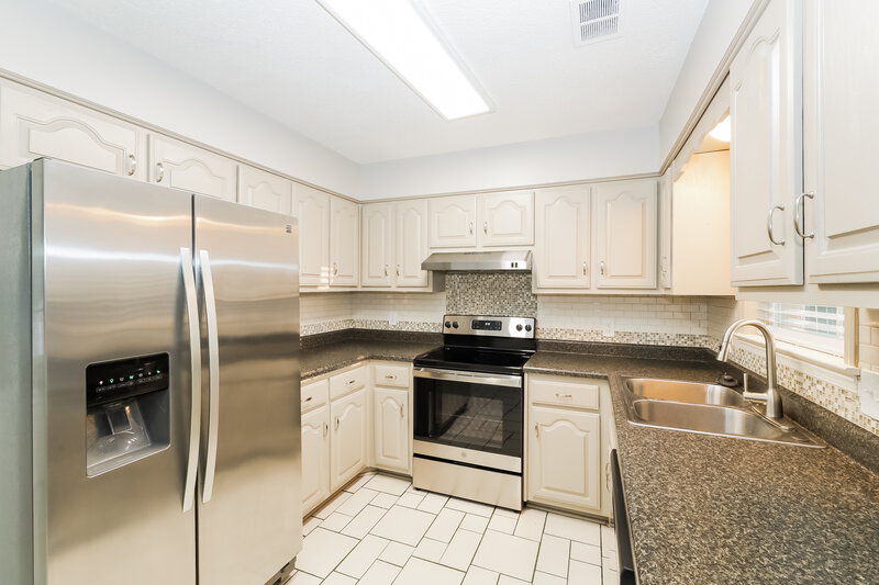 1,745/Mo, 6299 Cherokee Dr Olive Branch, MS 38654 Kitchen View 2