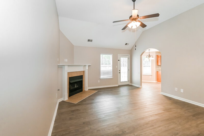 2,230/Mo, 3058 N Wren St Hernando, MS 38632 Living Room View 2