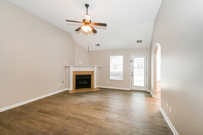 2,230/Mo, 3058 N Wren St Hernando, MS 38632 Living Room View 3