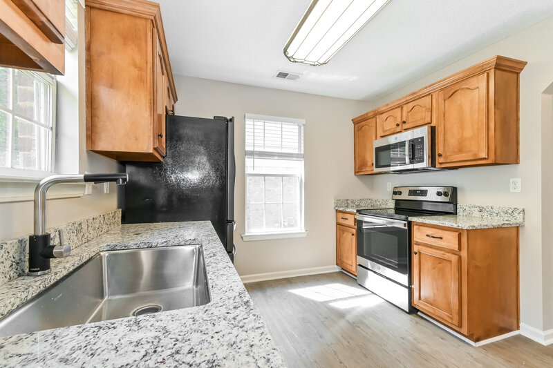 2,230/Mo, 3058 N Wren St Hernando, MS 38632 Kitchen View 2