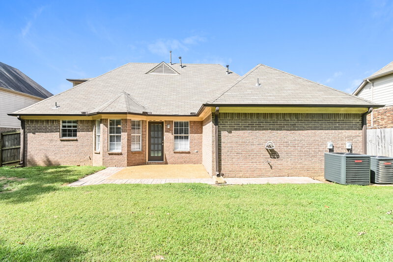 2,230/Mo, 3058 N Wren St Hernando, MS 38632 Rear View