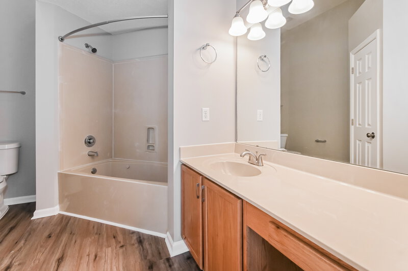 1,855/Mo, 5732 Lancaster Dr Olive Branch, MS 38654 Main Bathroom View