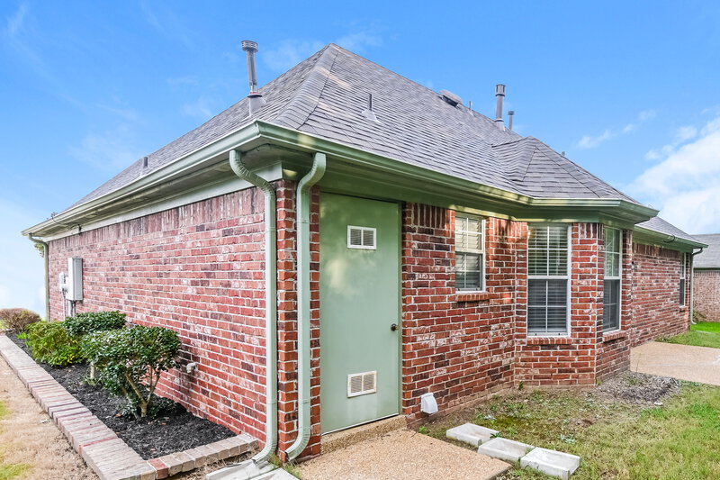1,855/Mo, 5732 Lancaster Dr Olive Branch, MS 38654 Rear View