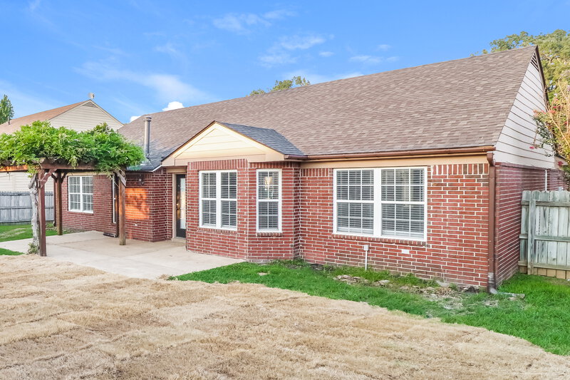 2,075/Mo, 7427 Fox Creek Dr Olive Branch, MS 38654 Rear View