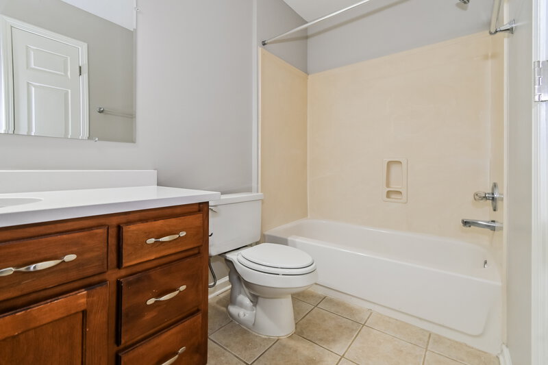 1,790/Mo, 7804 Keely Cv Olive Branch, MS 38654 Bathroom View