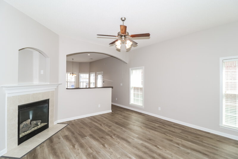 2,310/Mo, 1260 Whitten Rd Memphis, TN 38134 Living Room View 2