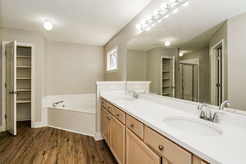 2,375/Mo, 4455 Jonsey Ln Memphis, TN 38125 Main Bathroom View