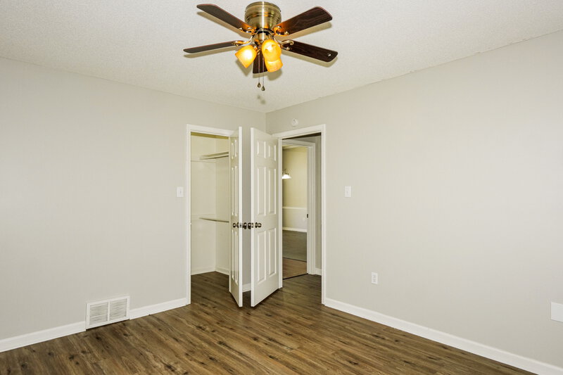 2,375/Mo, 4455 Jonsey Ln Memphis, TN 38125 Bedroom View 2