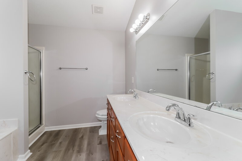 1,730/Mo, 8219 Martin Dr Southaven, MS 38671 Main Bathroom View