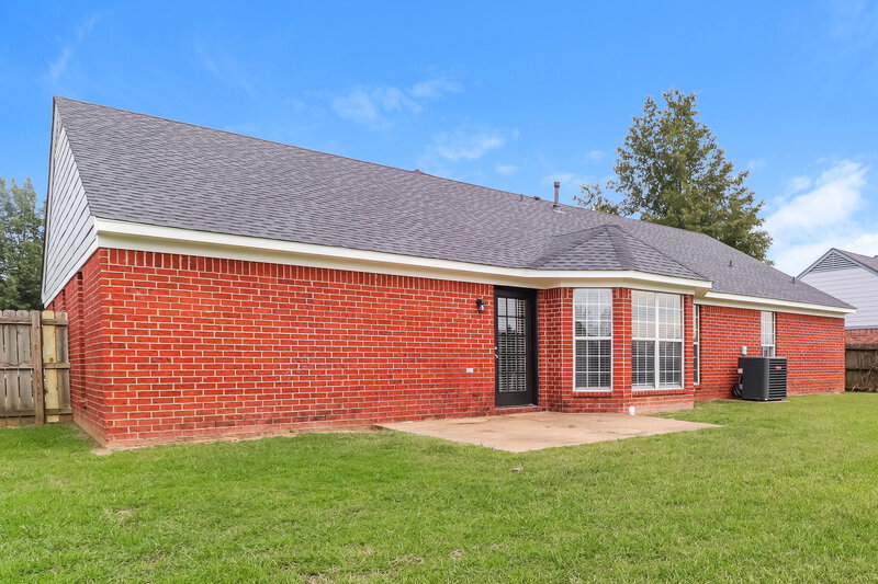 1,730/Mo, 8219 Martin Dr Southaven, MS 38671 Rear View 2
