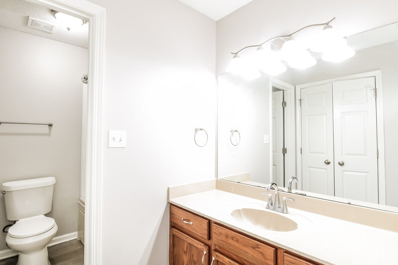 1,585/Mo, 6872 Mikayla Ln Cordova, TN 38018 Main Bathroom View