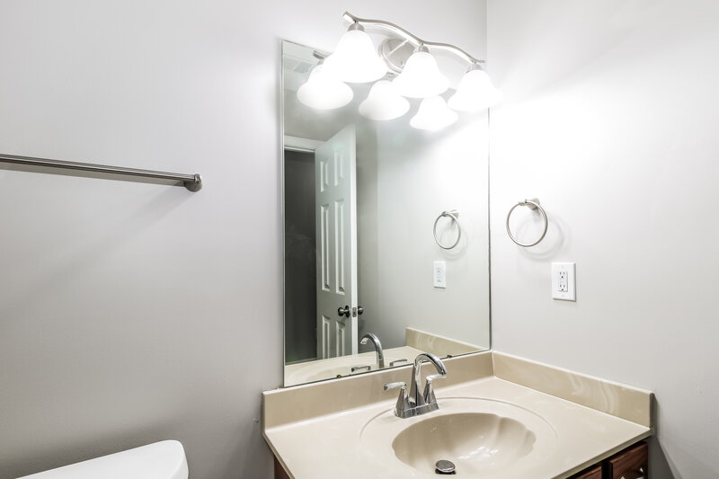 1,585/Mo, 6872 Mikayla Ln Cordova, TN 38018 Bathroom View