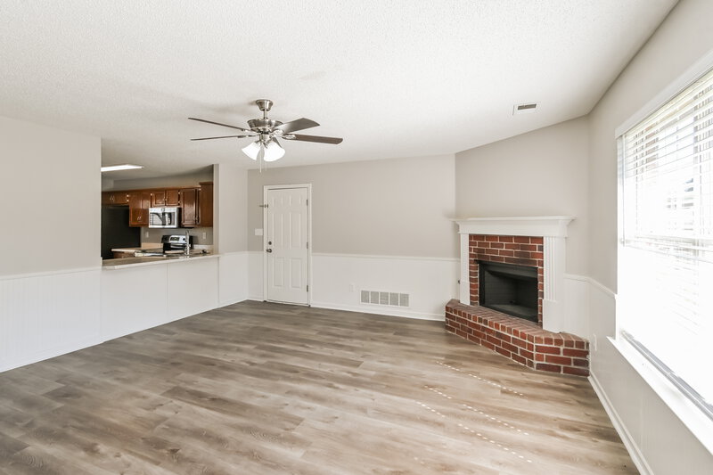 1,655/Mo, 6422 Manchester Dr Horn Lake, MS 38637 Living Room View 2