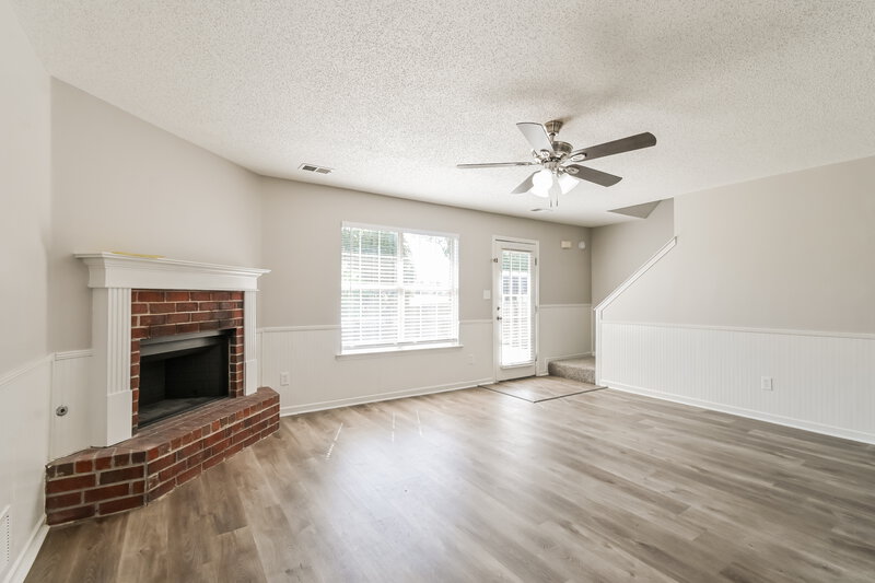 1,655/Mo, 6422 Manchester Dr Horn Lake, MS 38637 Living Room View 3