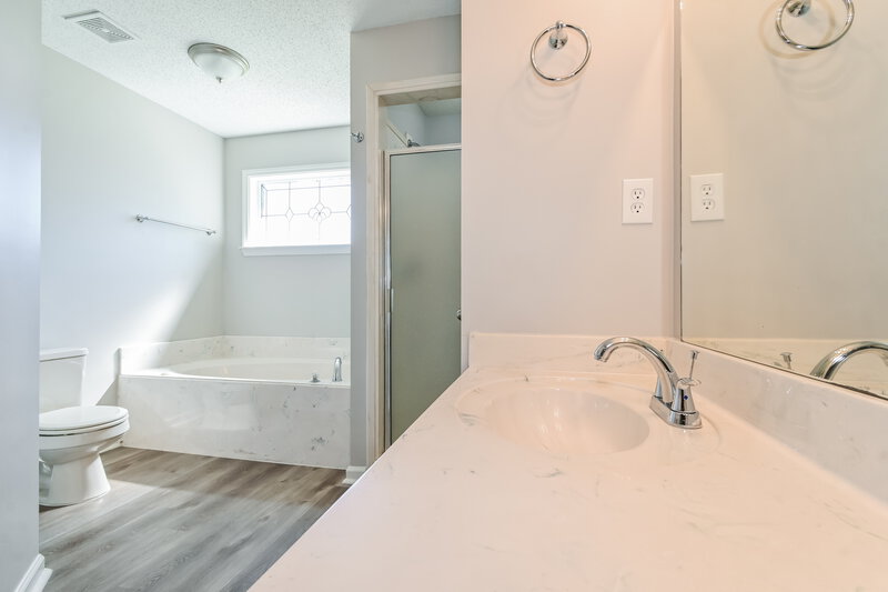 1,655/Mo, 6422 Manchester Dr Horn Lake, MS 38637 Main Bathroom View