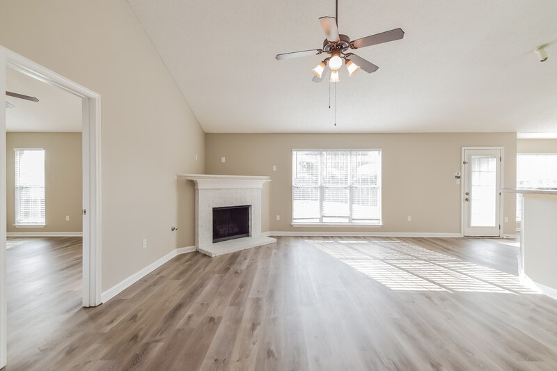 2,660/Mo, 8169 Manhatten Dr Southaven, MS 38671 Living Room View