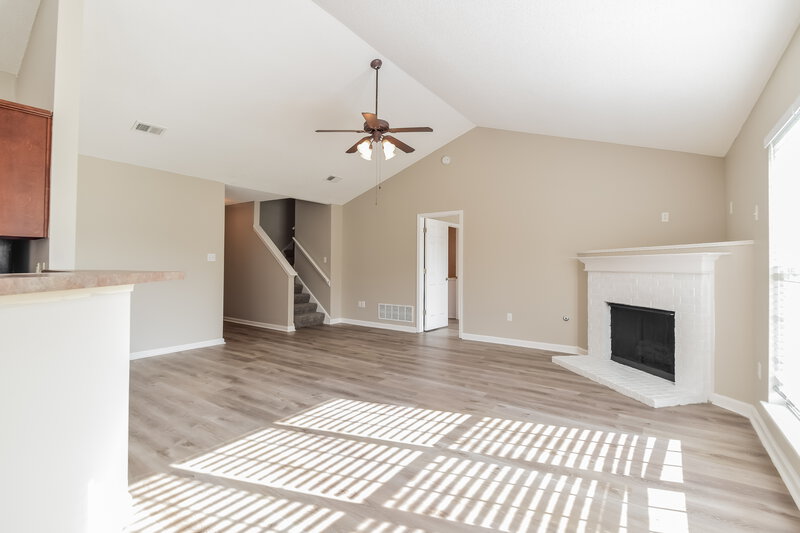 2,660/Mo, 8169 Manhatten Dr Southaven, MS 38671 Living Room View 2