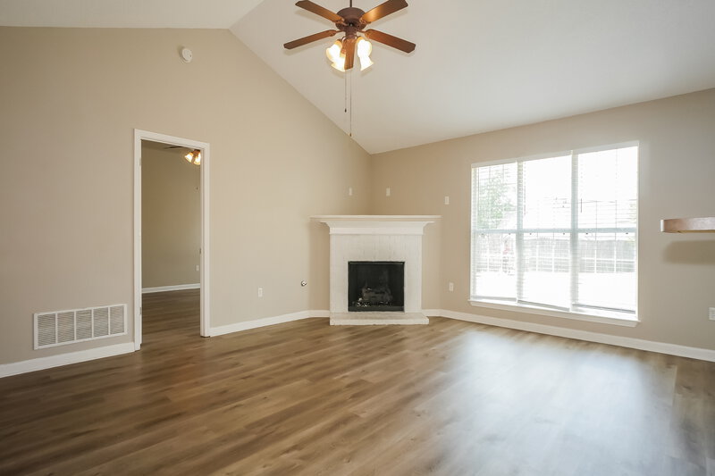 1,860/Mo, 8169 Manhatten Dr Southaven, MS 38671 Living Room View 2