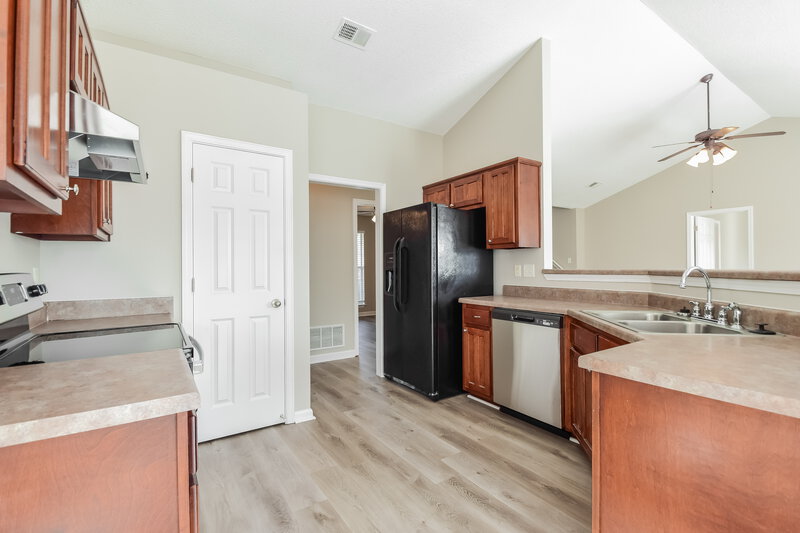 2,660/Mo, 8169 Manhatten Dr Southaven, MS 38671 Kitchen View