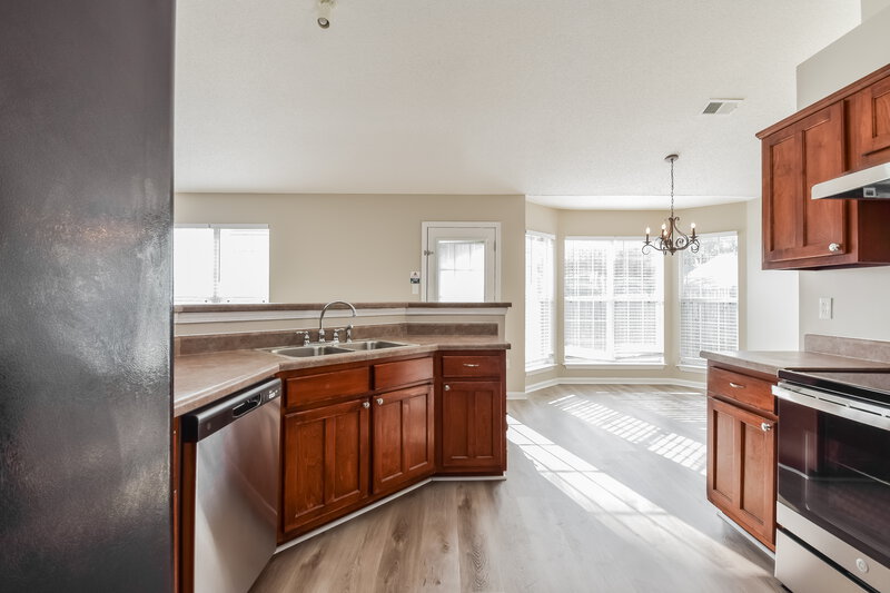 2,660/Mo, 8169 Manhatten Dr Southaven, MS 38671 Kitchen View 2