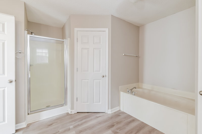 2,660/Mo, 8169 Manhatten Dr Southaven, MS 38671 Main Bathroom View 2