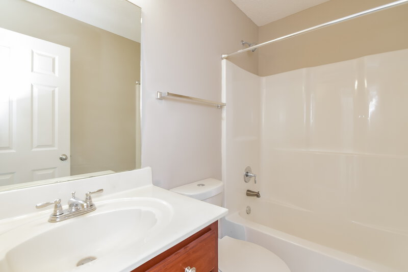 2,660/Mo, 8169 Manhatten Dr Southaven, MS 38671 Bathroom View
