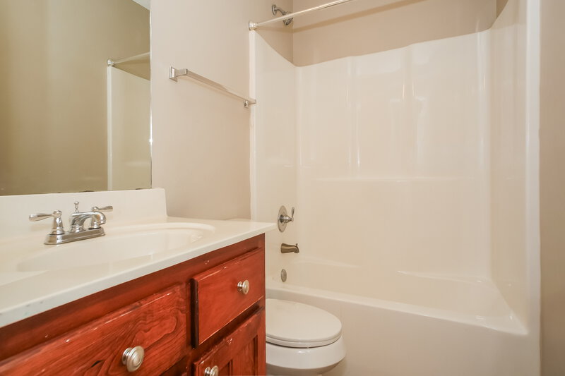 1,860/Mo, 8169 Manhatten Dr Southaven, MS 38671 Bathroom View