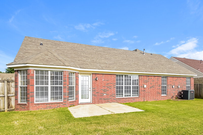 2,660/Mo, 8169 Manhatten Dr Southaven, MS 38671 Rear View