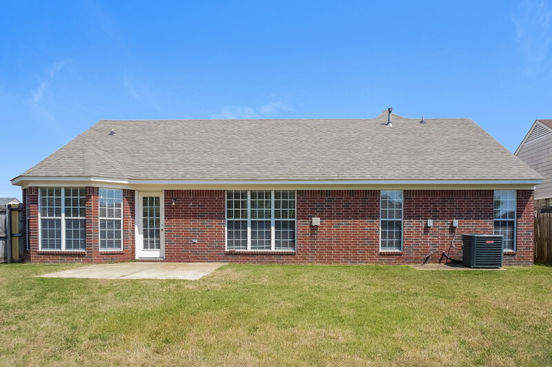 1,860/Mo, 8169 Manhatten Dr Southaven, MS 38671 Rear View