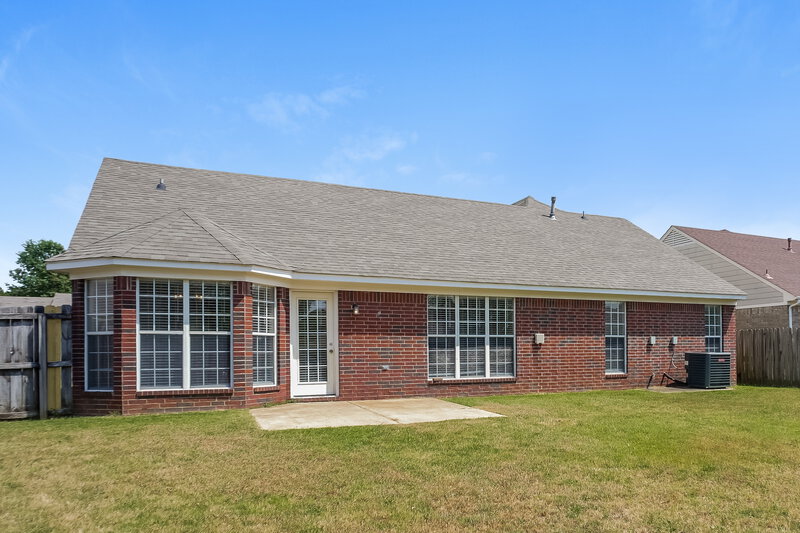 1,860/Mo, 8169 Manhatten Dr Southaven, MS 38671 Rear View 2