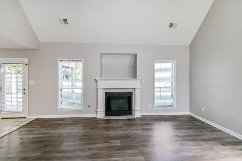 1,995/Mo, 2439 Della St Hernando, MS 38632 Living Room View