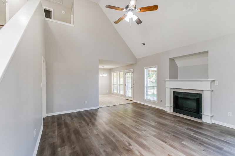 1,995/Mo, 2439 Della St Hernando, MS 38632 Living Room View 2