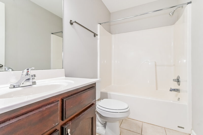 1,995/Mo, 2439 Della St Hernando, MS 38632 Bathroom View