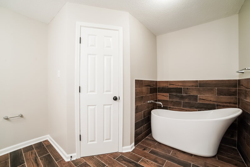1,665/Mo, 6647 Kentbrook Dr Horn Lake, MS 38637 Main Bathroom View 2