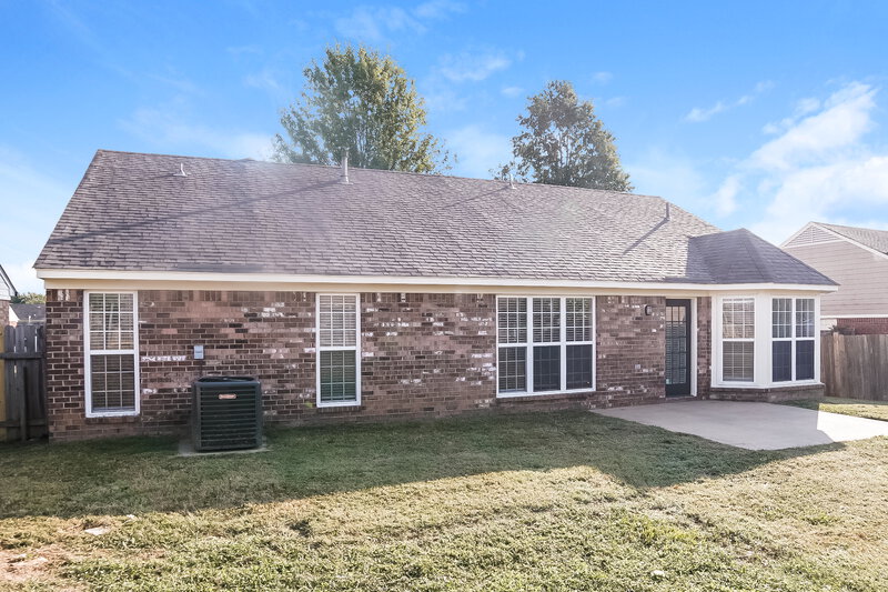 1,665/Mo, 6647 Kentbrook Dr Horn Lake, MS 38637 Rear View
