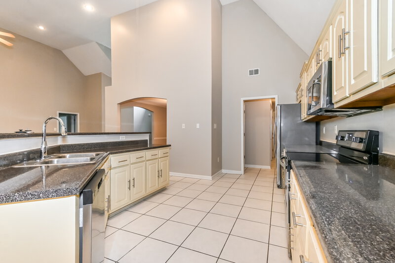 2,225/Mo, 8083 Delta Lakes Blvd Walls, MS 38680 Kitchen View 2