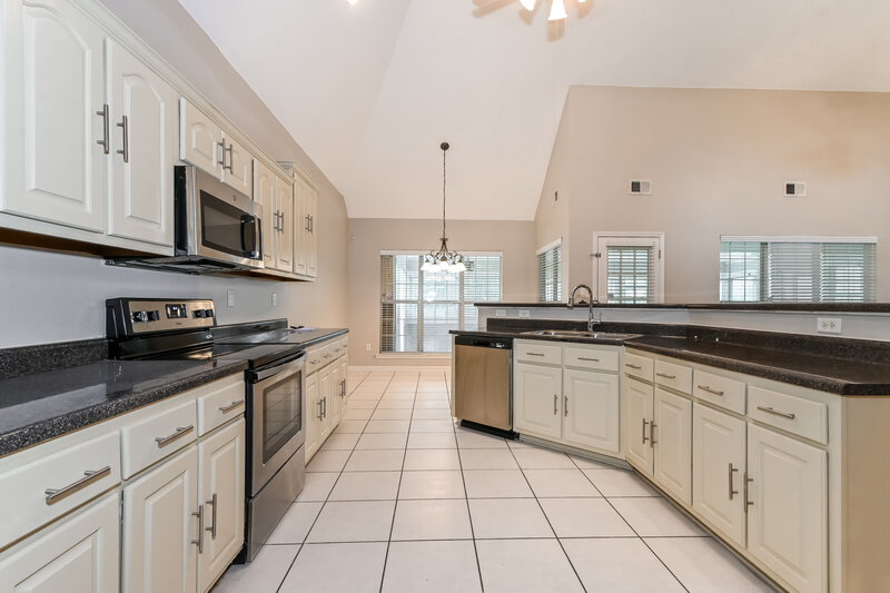 2,225/Mo, 8083 Delta Lakes Blvd Walls, MS 38680 Kitchen View 3