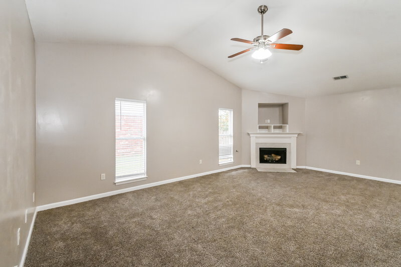 1,735/Mo, 7792 Sarah Ann Dr S Southaven, MS 38671 Living Room View 2