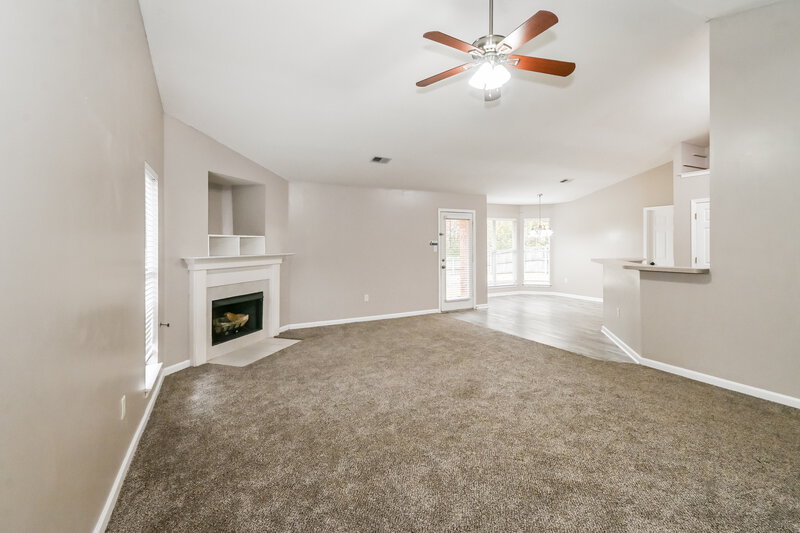 1,735/Mo, 7792 Sarah Ann Dr S Southaven, MS 38671 Living Room View 3